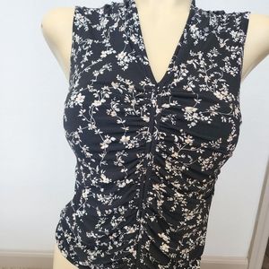 White House Black Market sleeveless size XS black floral print top